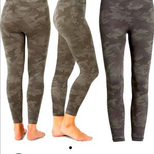 Spanx Camo Leggings sz Large